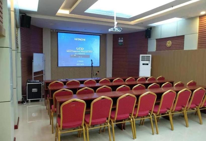 בית מלון כפרי 7days Premium Qinhuangdao Railway Station Yingbin Road