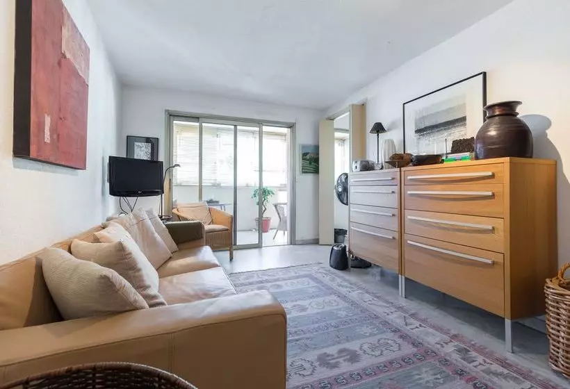 Sunny Mercury   Room In Apartment