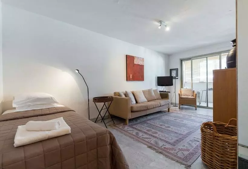 Sunny Mercury   Room In Apartment