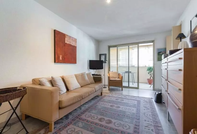 Sunny Mercury   Room In Apartment