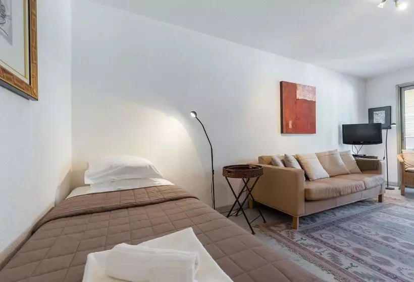 Sunny Mercury   Room In Apartment