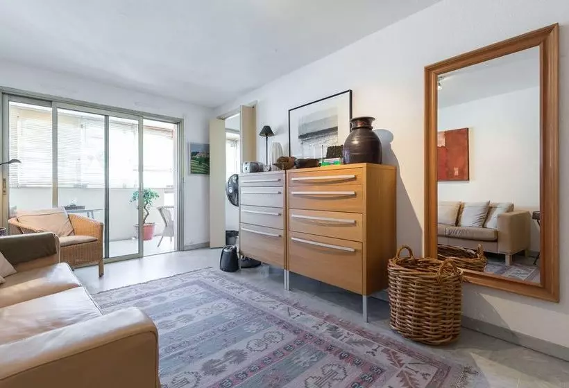 Sunny Mercury   Room In Apartment