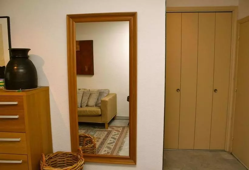Sunny Mercury   Room In Apartment