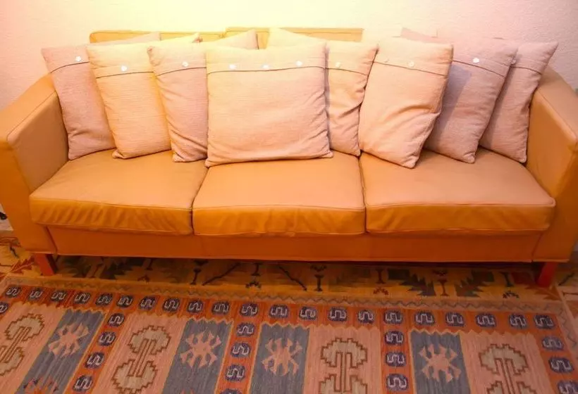 Sunny Mercury   Room In Apartment