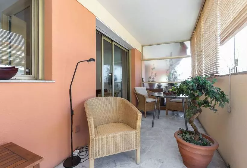 Sunny Mercury   Room In Apartment