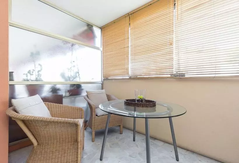 Sunny Mercury   Room In Apartment