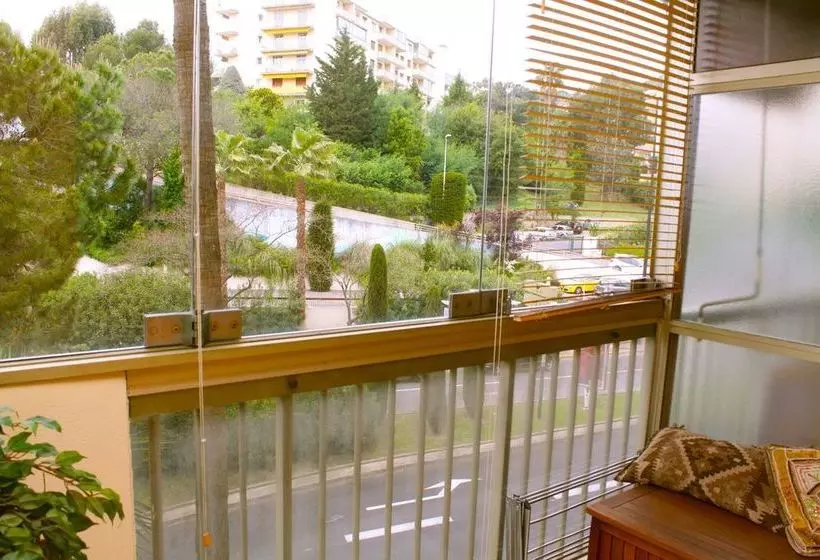 Sunny Mercury   Room In Apartment