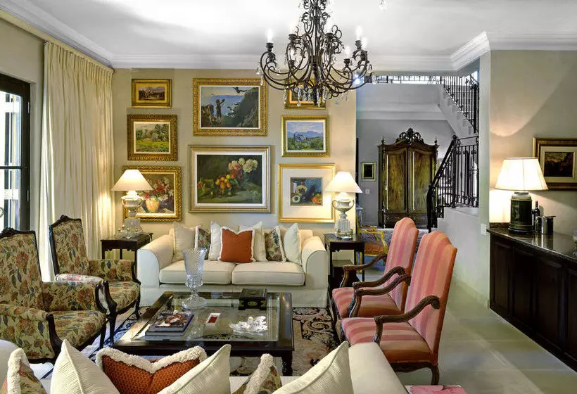 تختخواب و صبحانه 21 Roux Street Franschhoek