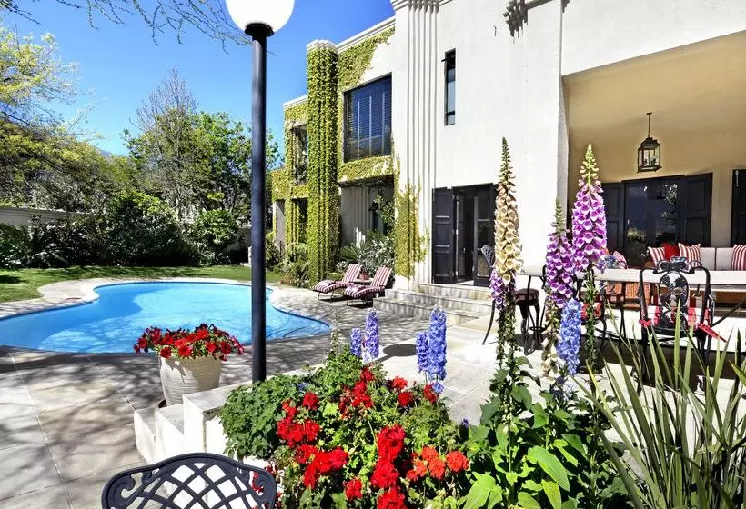 تختخواب و صبحانه 21 Roux Street Franschhoek