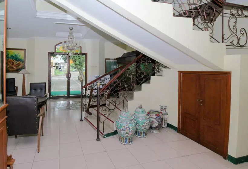 ホテル Airy Sleman Kenanga 3a Yogyakarta