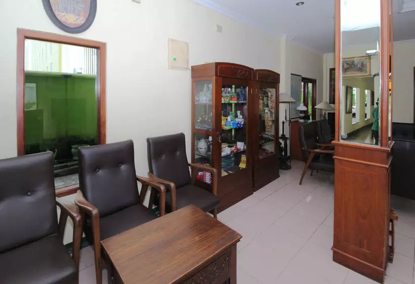 ホテル Airy Sleman Kenanga 3a Yogyakarta