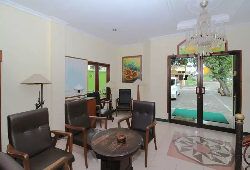 ホテル Airy Sleman Kenanga 3a Yogyakarta