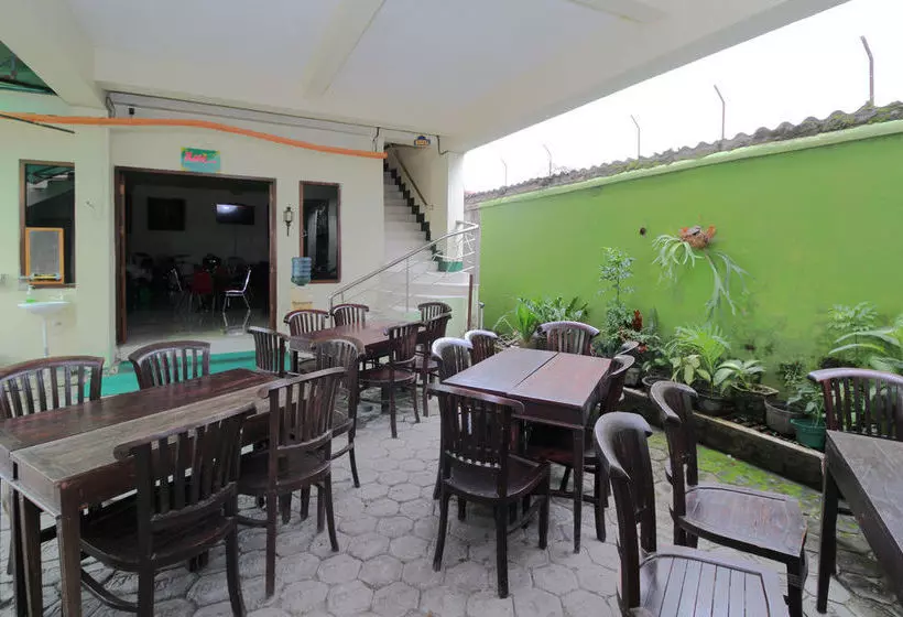 ホテル Airy Sleman Kenanga 3a Yogyakarta
