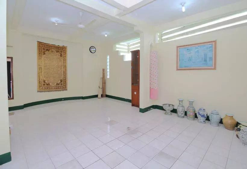 ホテル Airy Sleman Kenanga 3a Yogyakarta