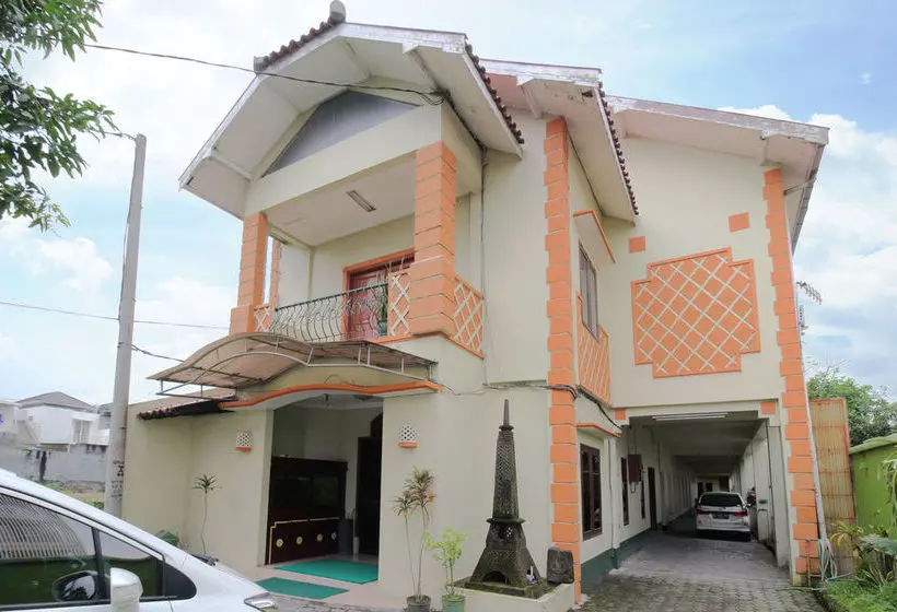 ホテル Airy Sleman Kenanga 3a Yogyakarta