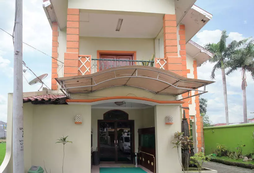 ホテル Airy Sleman Kenanga 3a Yogyakarta
