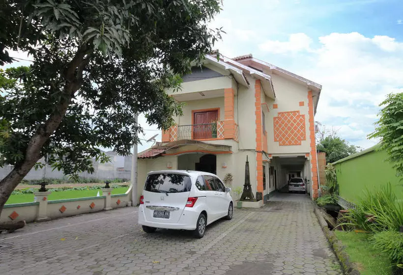 ホテル Airy Sleman Kenanga 3a Yogyakarta