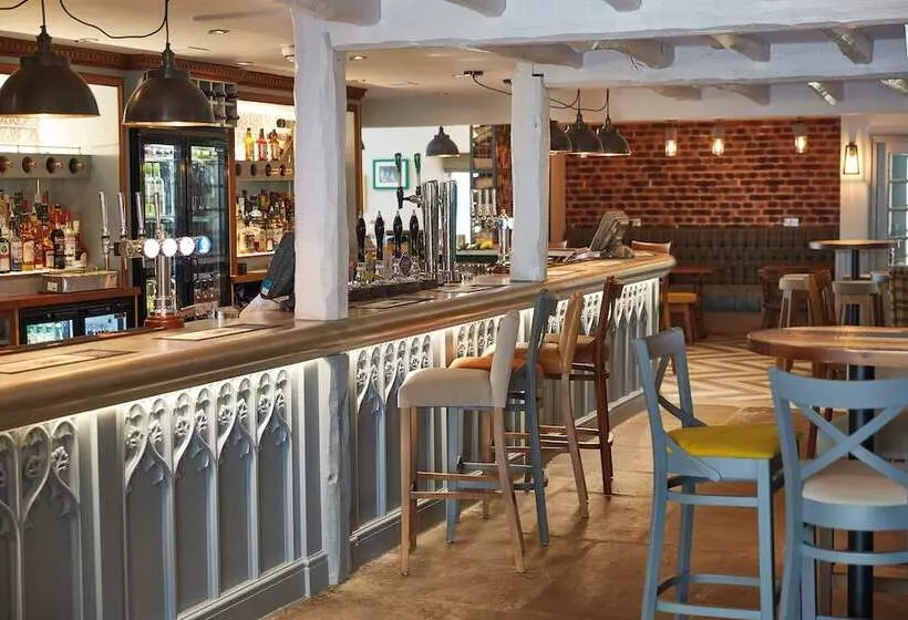 هتل Lodge At Solent