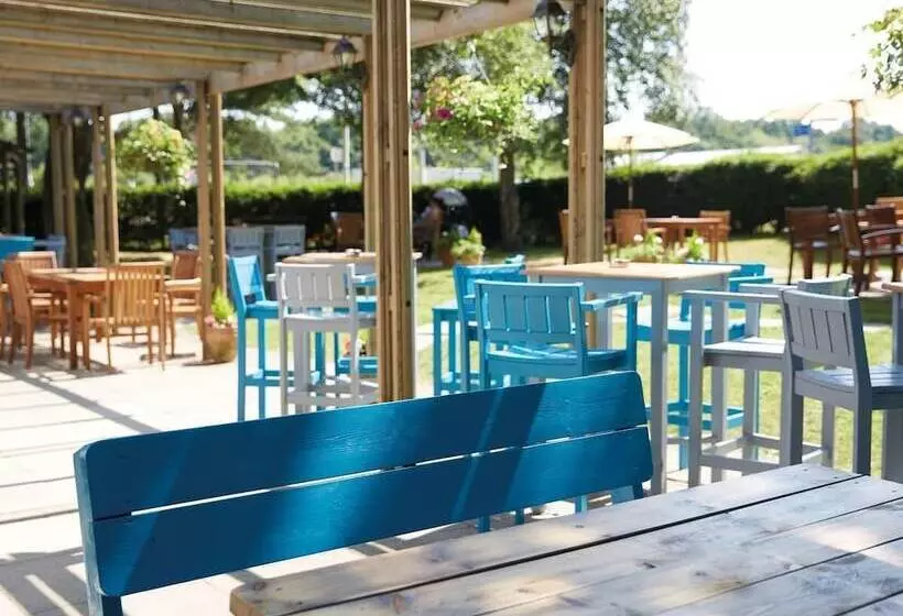 هتل Lodge At Solent