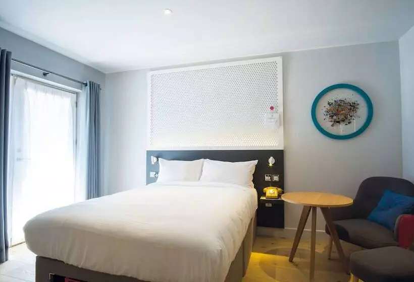 هتل Lodge At Solent