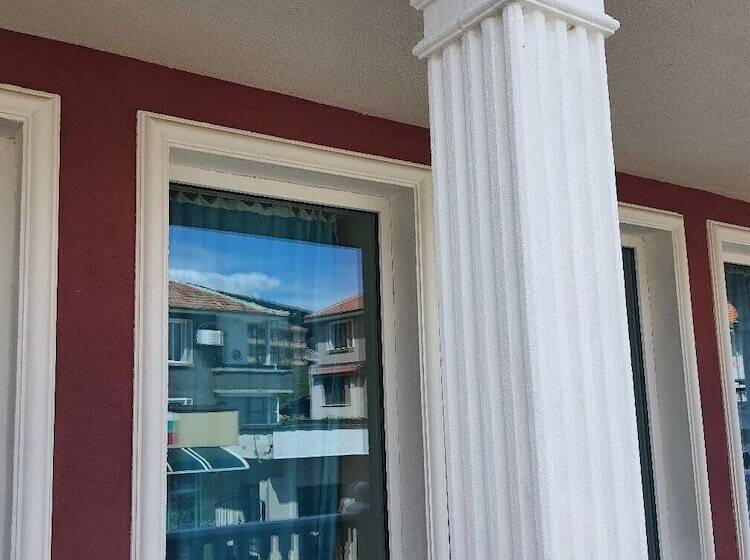 ホテル Roel Residence Apartments