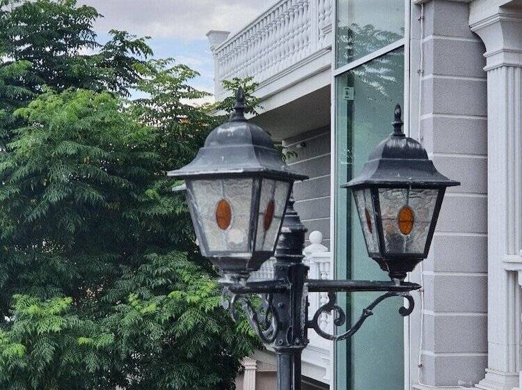 ホテル Roel Residence Apartments