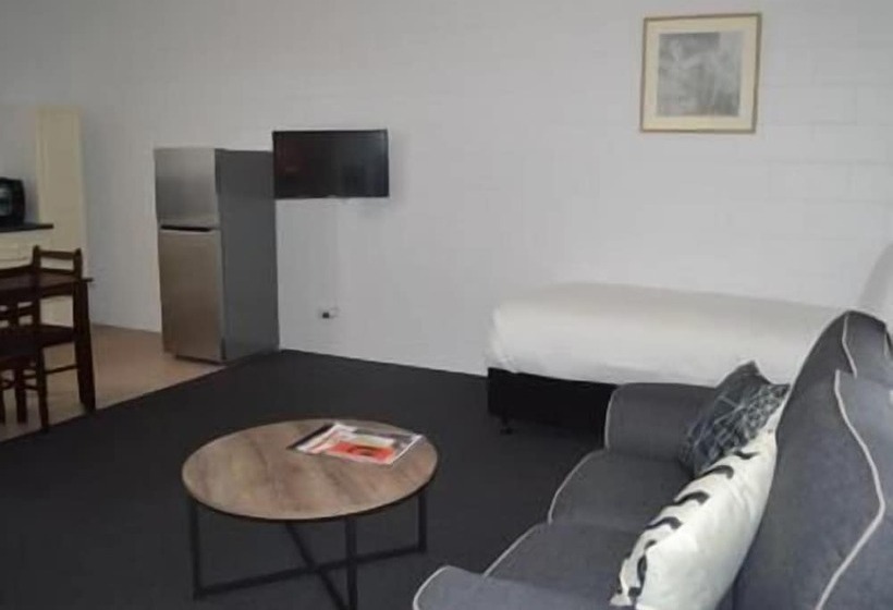 Penguin Seaside Motel