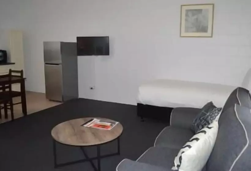 Penguin Seaside Motel