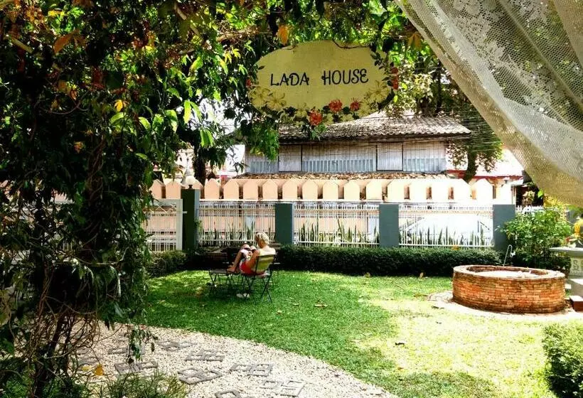 پانسیون Lada House