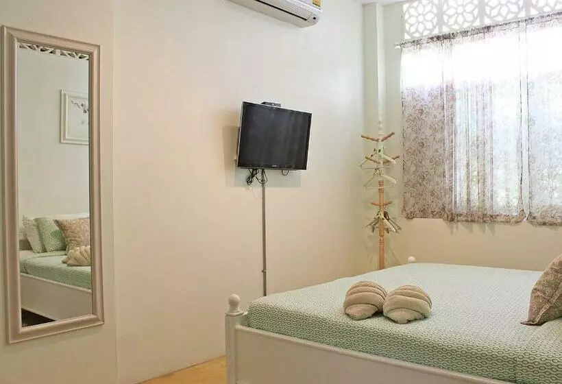 پانسیون Lada House