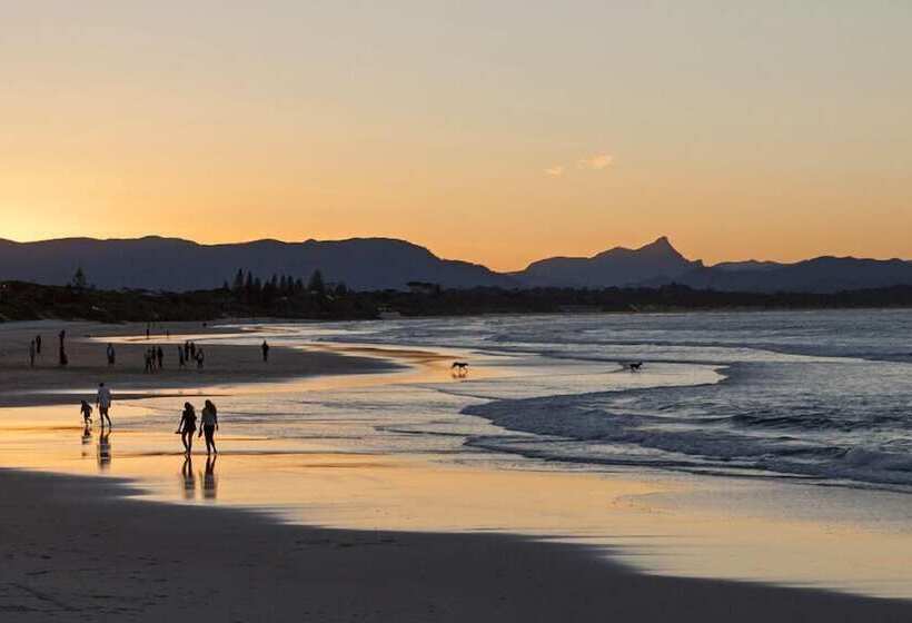 Sea Breeze On Main Beach