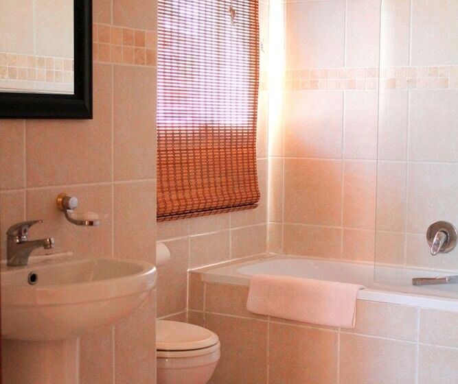 African Aquila Lodge