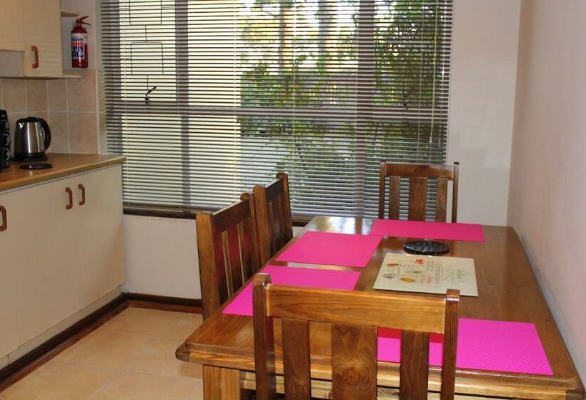 African Aquila Lodge