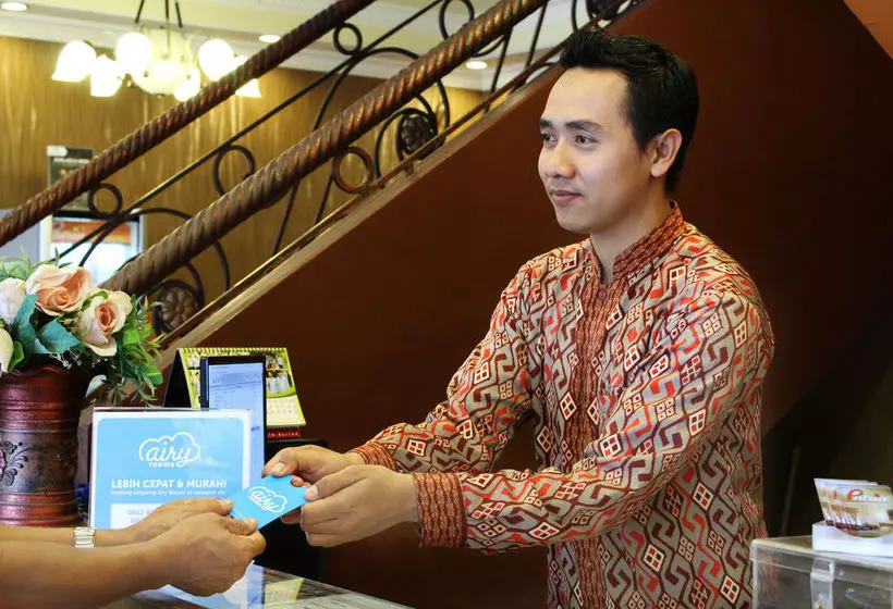هتل Airy Alun Alun Mastrip 56 Blitar