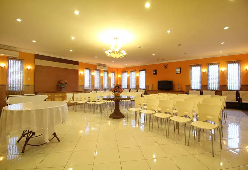 هتل Airy Alun Alun Mastrip 56 Blitar