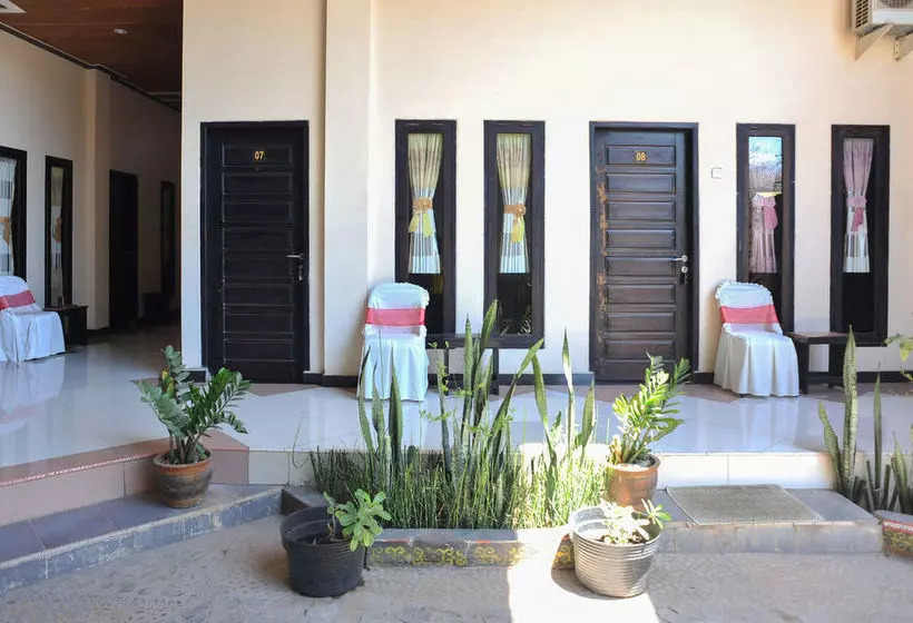 ホテル Airy Bandara El Tari Yupiter Satu Kupang