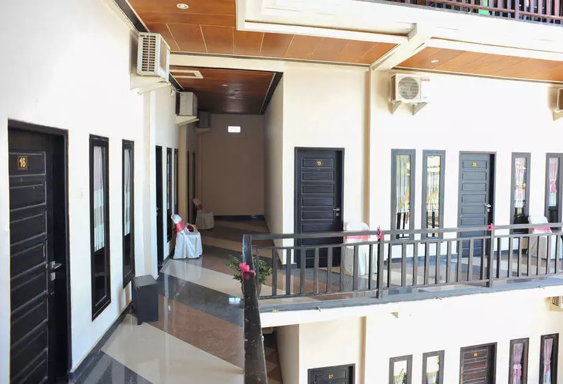 ホテル Airy Bandara El Tari Yupiter Satu Kupang