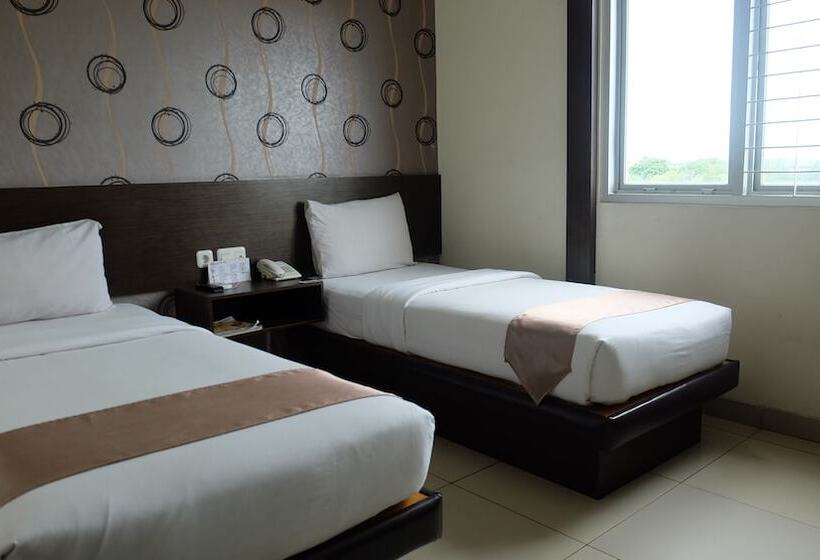 호텔 Grand Kartika