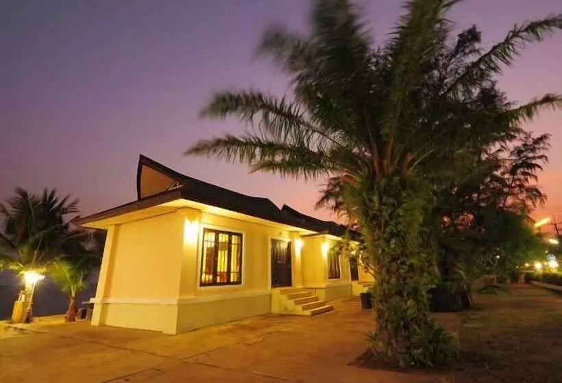 Hotelli Baan Faa Talaychan Resort