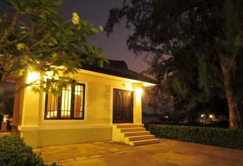 Hotelli Baan Faa Talaychan Resort