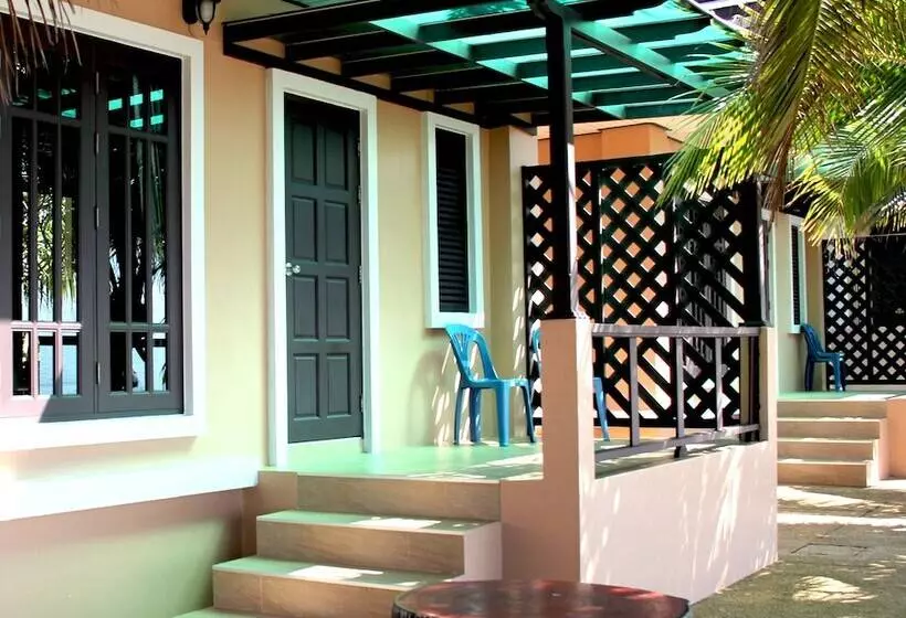 Hotelli Baan Faa Talaychan Resort