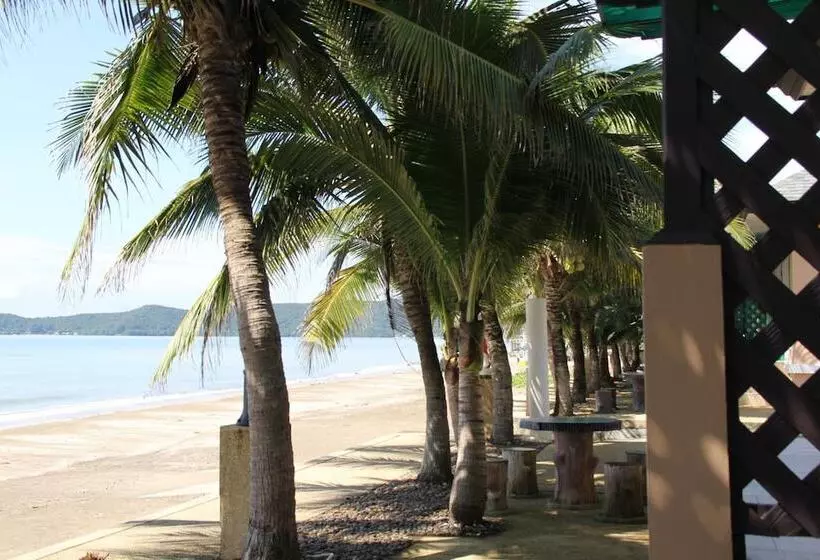 Hotelli Baan Faa Talaychan Resort