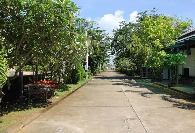 Hotelli Baan Faa Talaychan Resort