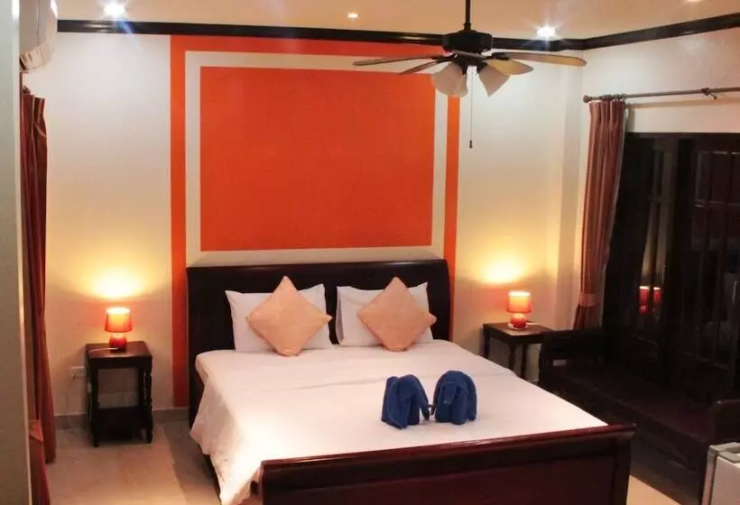 Hotelli Baan Faa Talaychan Resort