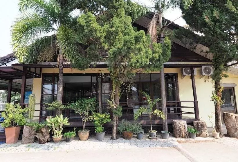 هتل Goldenville Villa