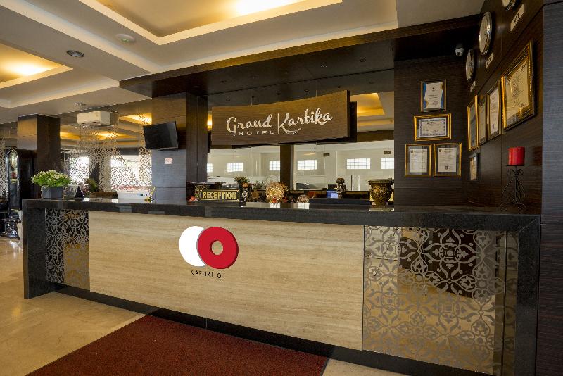호텔 Grand Kartika