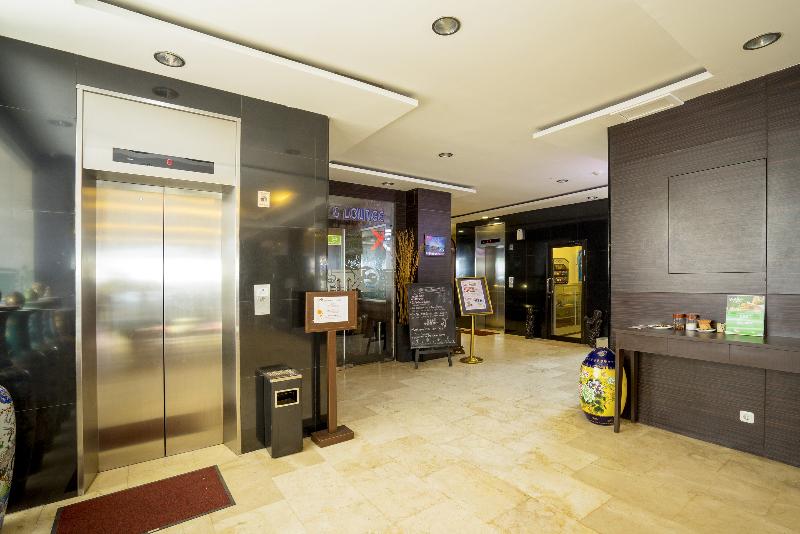 호텔 Grand Kartika