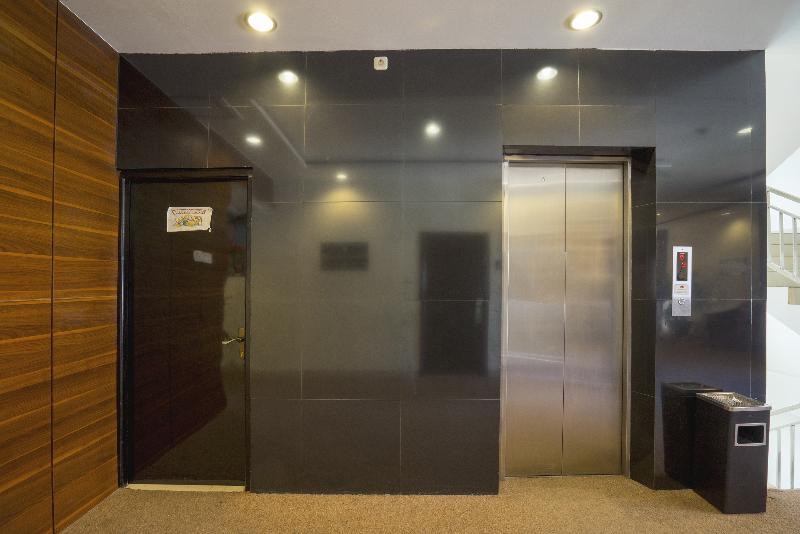 호텔 Grand Kartika