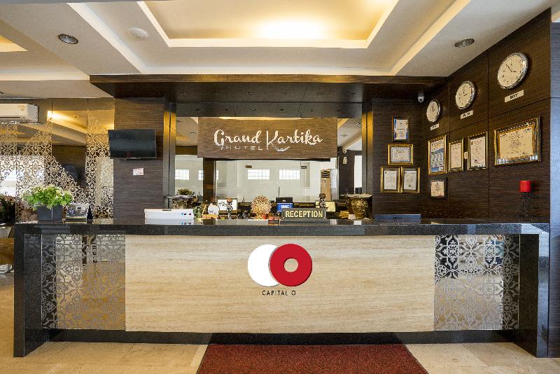 호텔 Grand Kartika