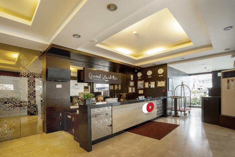 호텔 Grand Kartika